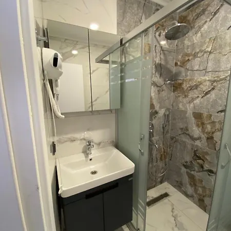 Hotell Royal Homes 702 *